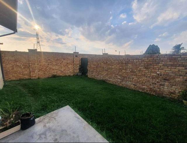 2 BEDROOM TOWNHOUSE FOR SALE IN VERWOERDPARK